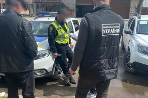 В Одесской области полицейский вымогал деньги с военного фото 1