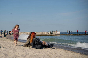 На вихідних одесити масово вирушили на пляжі: засмагаючих &quot;ганяла&quot; поліція фото 1