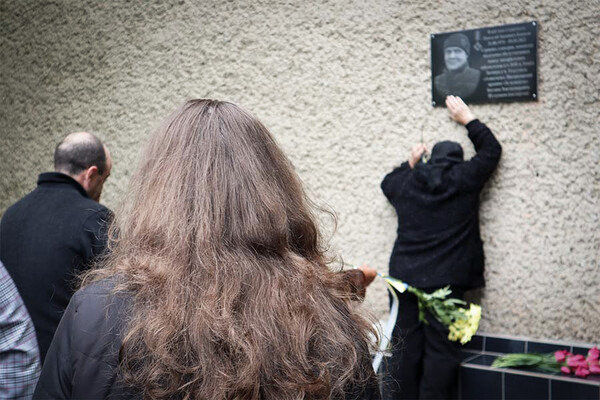 На Одещині відкрили меморіальну дошку загиблому захиснику Маріуполя фото