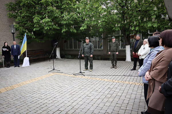 На Одещині відкрили меморіальну дошку загиблому захиснику Маріуполя фото 1