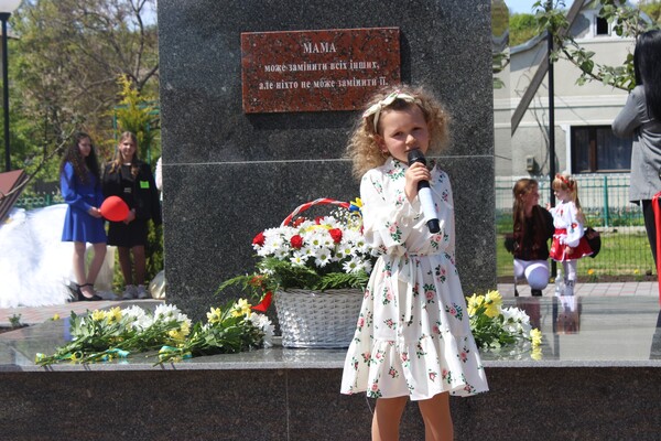В Одесской области открыли памятник Матери фото 7