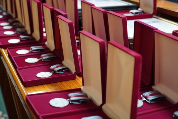 В Одесі "За оборону України" нагородили волонтерів, підприємців та військового фото