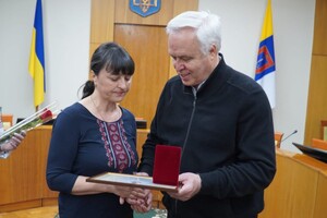 В Одесі "За оборону України" нагородили волонтерів, підприємців та військового фото 2