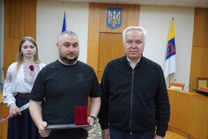 В Одесі "За оборону України" нагородили волонтерів, підприємців та військового фото 4