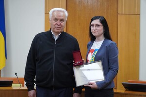 В Одесі "За оборону України" нагородили волонтерів, підприємців та військового фото 5