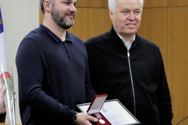 В Одесі "За оборону України" нагородили волонтерів, підприємців та військового фото 6