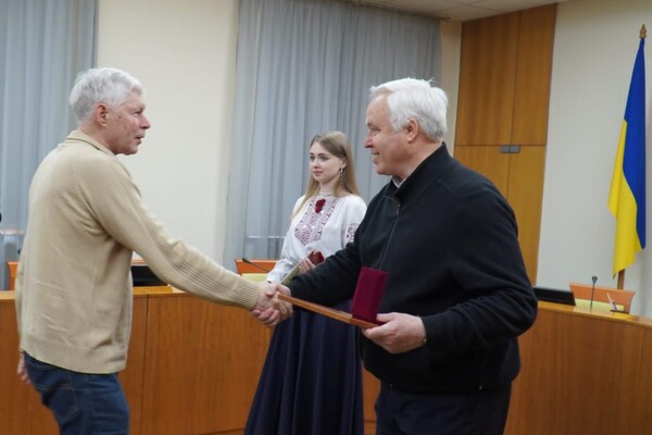 В Одесі "За оборону України" нагородили волонтерів, підприємців та військового фото 10