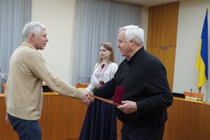 В Одесі "За оборону України" нагородили волонтерів, підприємців та військового фото 10