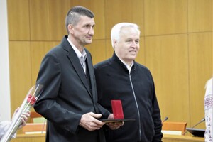 В Одесі "За оборону України" нагородили волонтерів, підприємців та військового фото 17
