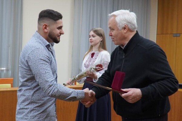 В Одесі "За оборону України" нагородили волонтерів, підприємців та військового фото 20