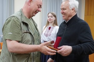 В Одесі "За оборону України" нагородили волонтерів, підприємців та військового фото 23