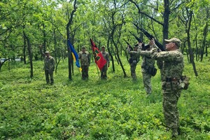 Защищал Украину под Бахмутом: в Одесской области простились с Героем-пограничником фото