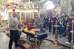 Защищал Украину под Бахмутом: в Одесской области простились с Героем-пограничником фото 1