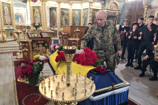 Защищал Украину под Бахмутом: в Одесской области простились с Героем-пограничником фото 5