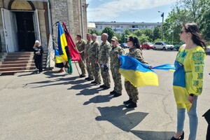 Защищал Украину под Бахмутом: в Одесской области простились с Героем-пограничником фото 7