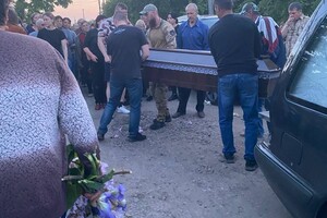 На Одещині попрощалися з бойовим медиком Романом Воробйовим фото 9