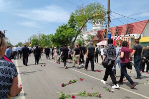 На Одещині попрощалися з бойовим медиком Романом Воробйовим фото 14