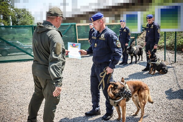 На Одещині нагородили службового собаку Кіру фото 5