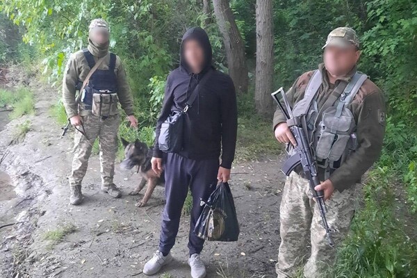 В Одесской области мужчина решил переплыть границу на надувной резиновой подушке фото 2