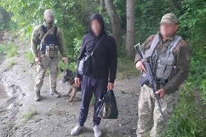 В Одесской области мужчина решил переплыть границу на надувной резиновой подушке фото 2