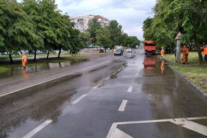 Непогода: в Одессе заливает и гремит, а в области заметили смерч фото 2