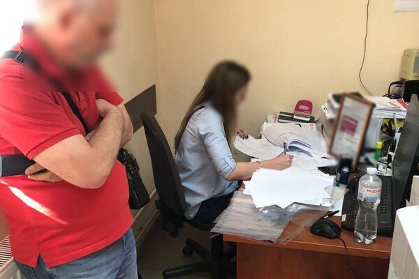 На Одещині викрили чиновників, які брали хабарі за забезпечення перемоги у тендерах фото 3