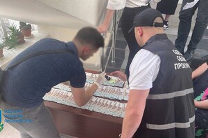 На Одещині викрили чиновників, які брали хабарі за забезпечення перемоги у тендерах фото 6