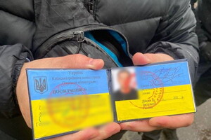 Требовал взятку за сохранение незаконного забора: в Одессе сотрудник райадминистрации попался на коррупции фото