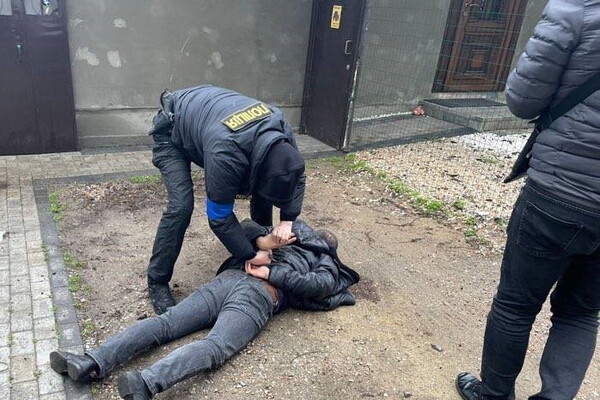 Требовал взятку за сохранение незаконного забора: в Одессе сотрудник райадминистрации попался на коррупции фото 1