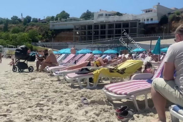 В ОВА говорят, что пока рано говорить об открытии пляжного сезона в Одессе, но на пляжах аншлаг фото