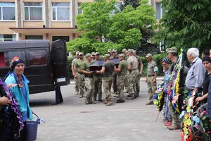 В Одесской области попрощались с погибшим защитником Василием Пелеваном фото 3
