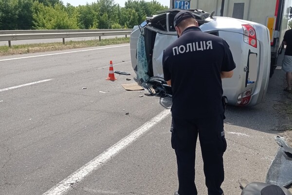 На трассе Киев-Одесса произошло тройное ДТП: пострадали двое детей фото 1