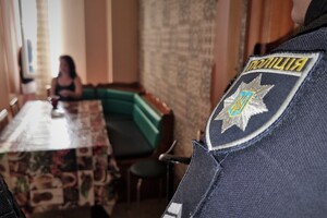 В Одессе задержали сутенера и его проституток  фото