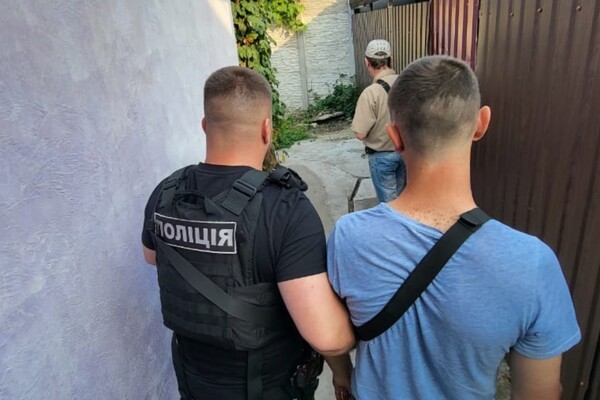 В Одессе задержали сутенера и его проституток  фото 3