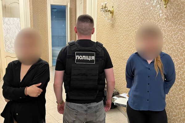 В Одессе задержали сутенера и его проституток  фото 6