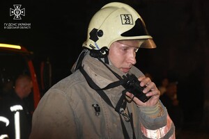 Страшна пожежа: на Героїв оборони Одеси палала квартира фото