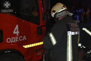 Страшна пожежа: на Героїв оборони Одеси палала квартира фото 4