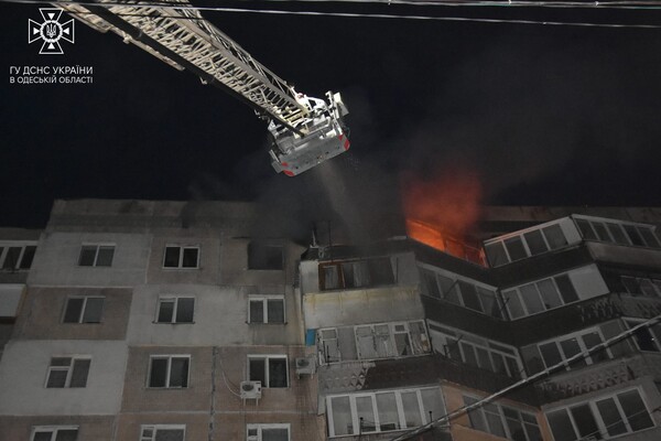 Страшный пожар: на Героев обороны Одессы горела квартира фото 8
