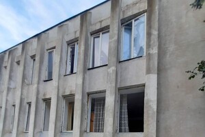 От ночной атаки дронов в Одессе пострадали несколько школ и детских садов фото 7