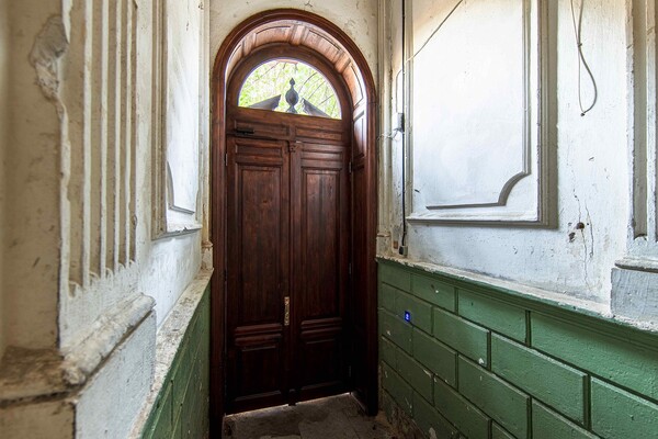 В центре Одессы отреставрировали еще одну историческую дверь фото 3