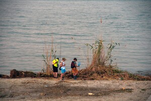 Як берег річки зі сміттям: як виглядає узбережжя Одеси зараз фото 10