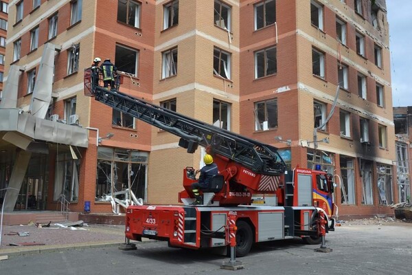 Как прошли первые минуты после ракетной атаки по Одессе: видео полиции фото 3