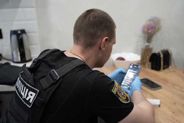 В Одессе задержали 23-летнюю девушку, которая вербовала женщин для проституции в Литве фото