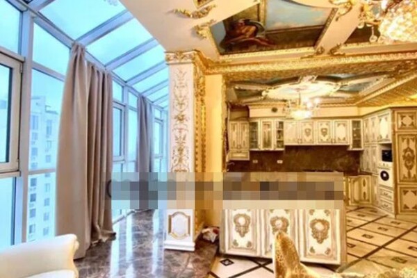 У золоті та з броньованими вікнами: в Одесі продають пентхаус за 1,4 мільйона доларів фото 1