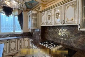 У золоті та з броньованими вікнами: в Одесі продають пентхаус за 1,4 мільйона доларів фото 2