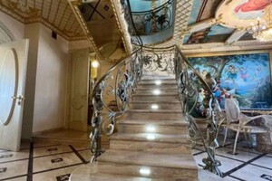 У золоті та з броньованими вікнами: в Одесі продають пентхаус за 1,4 мільйона доларів фото 4