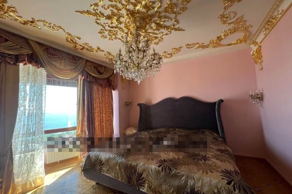 У золоті та з броньованими вікнами: в Одесі продають пентхаус за 1,4 мільйона доларів фото 5