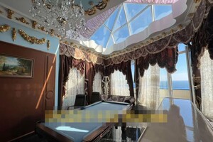 У золоті та з броньованими вікнами: в Одесі продають пентхаус за 1,4 мільйона доларів фото 6