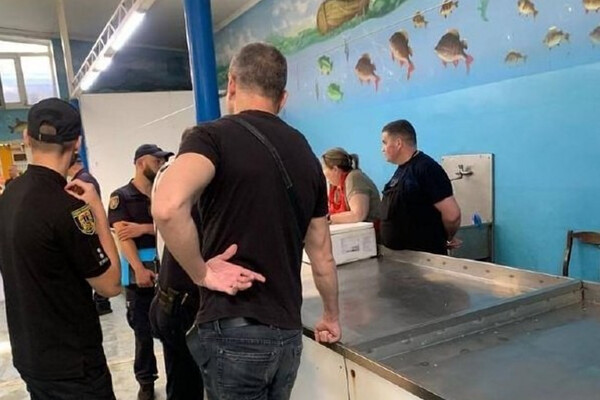 Одесские рынки проверяют на запрещенную рыбу фото