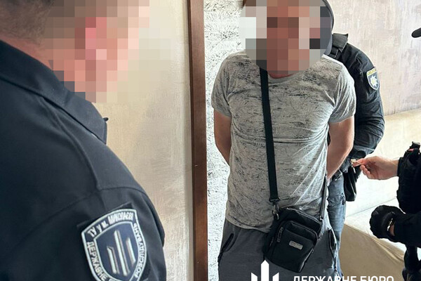 В Одесской области задержали полицейского, который требовал деньги за ввоз продуктов фото